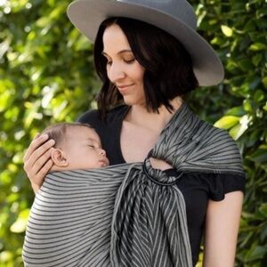 Grey Striped Moby Ring Sling

Matte Black Rings

Washed - Never used